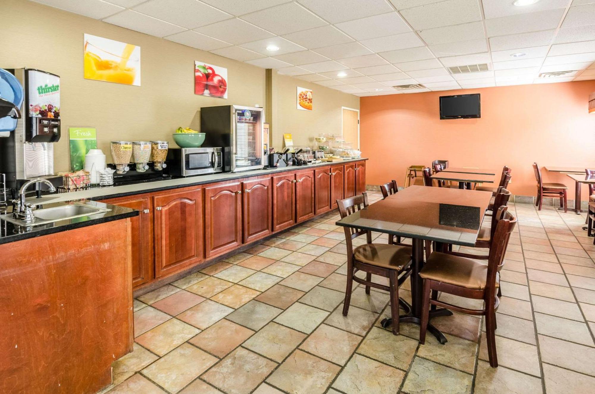 Spark By Hilton Wytheville East Main Street Esterno foto
