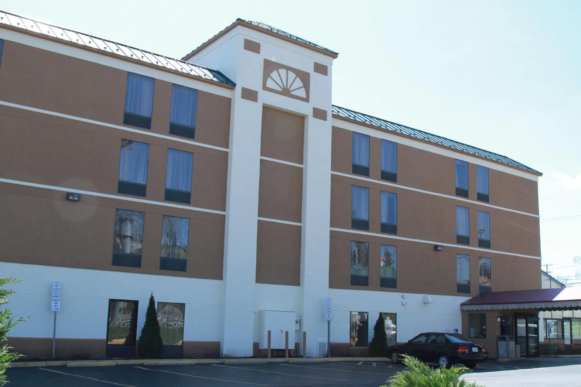 Spark By Hilton Wytheville East Main Street Esterno foto